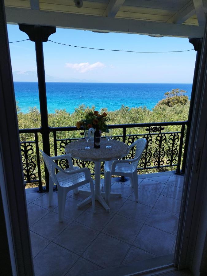 Villa Agia Aikaterini Amoudi Exterior photo