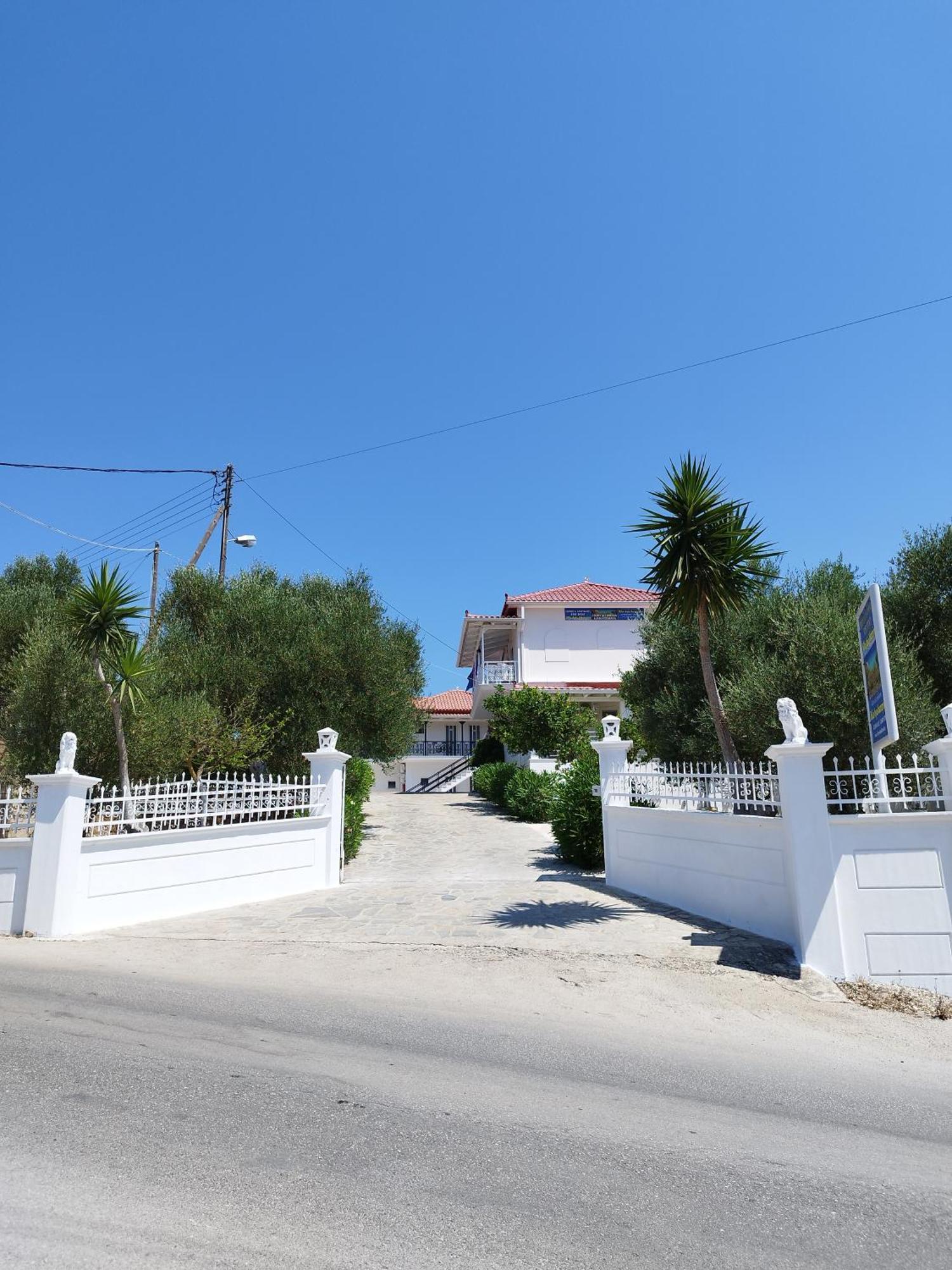Villa Agia Aikaterini Amoudi Exterior photo